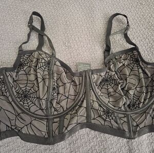TORRID Mystic Web Patterned Black and Gray Bra Size 2  NEW!!!